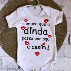 Body Manga Curta - Sempre que a Dinda passa por aqui é assim !