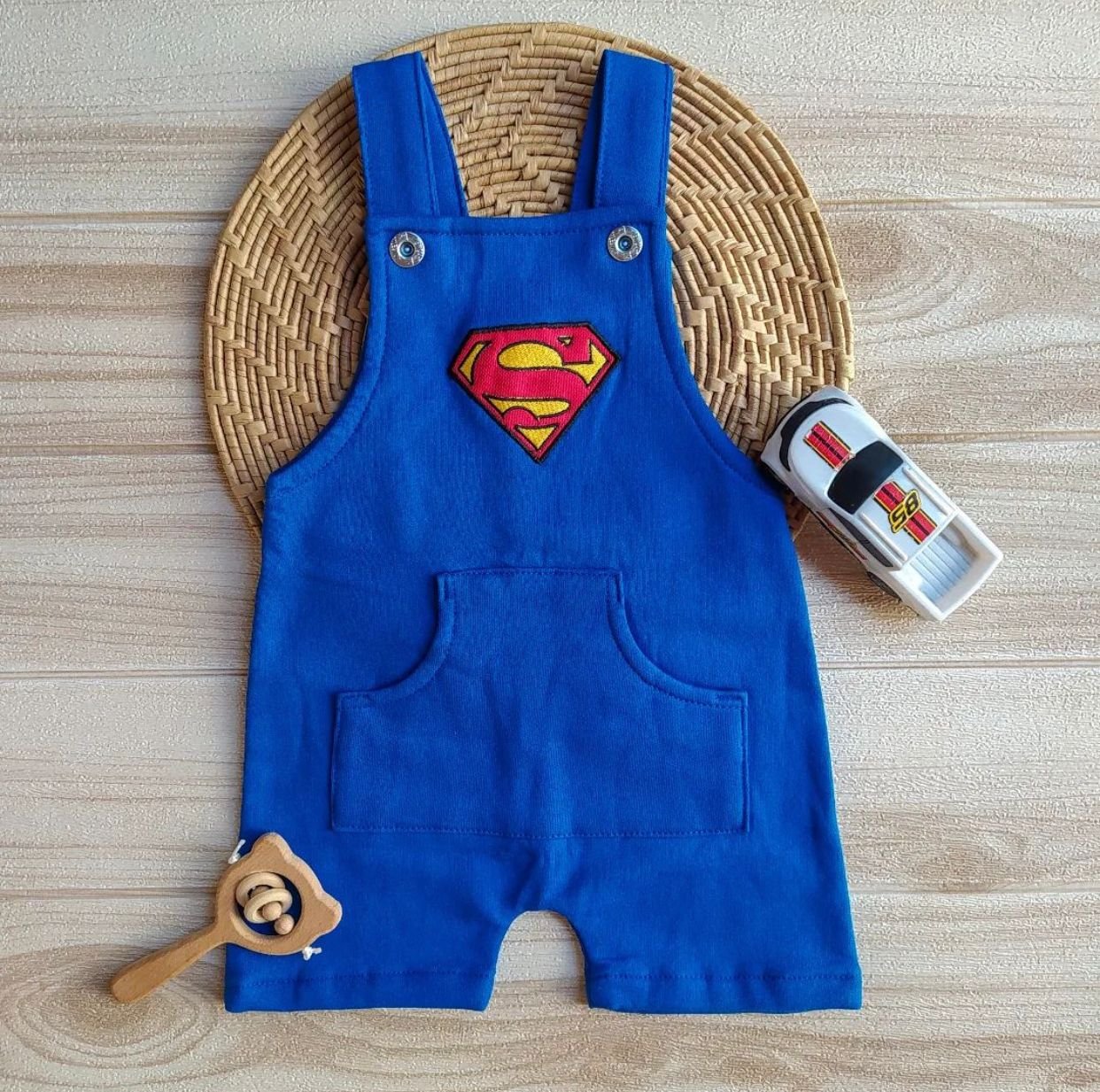 Jardineira Curta Super Homem