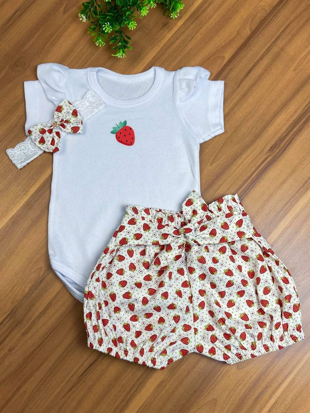 Body é Short Branco - Morango